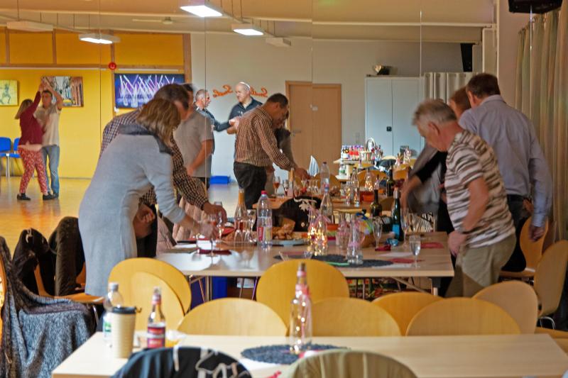 Essen bis sich die tische biegen